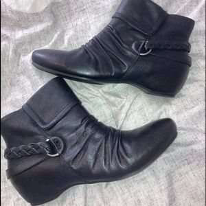 Beautiful Black BareTraps Boots Size 11 New In Box